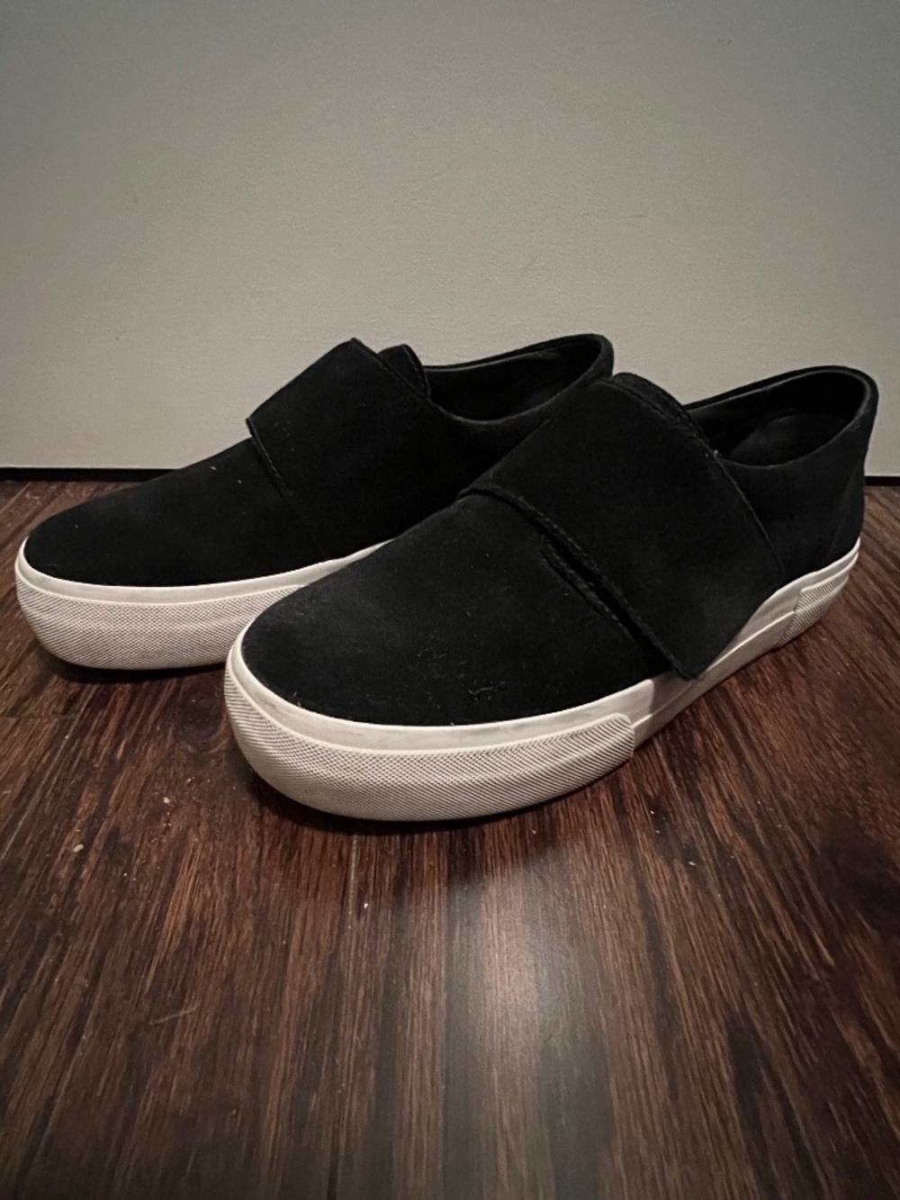 VINCE platform running shoes - size 8